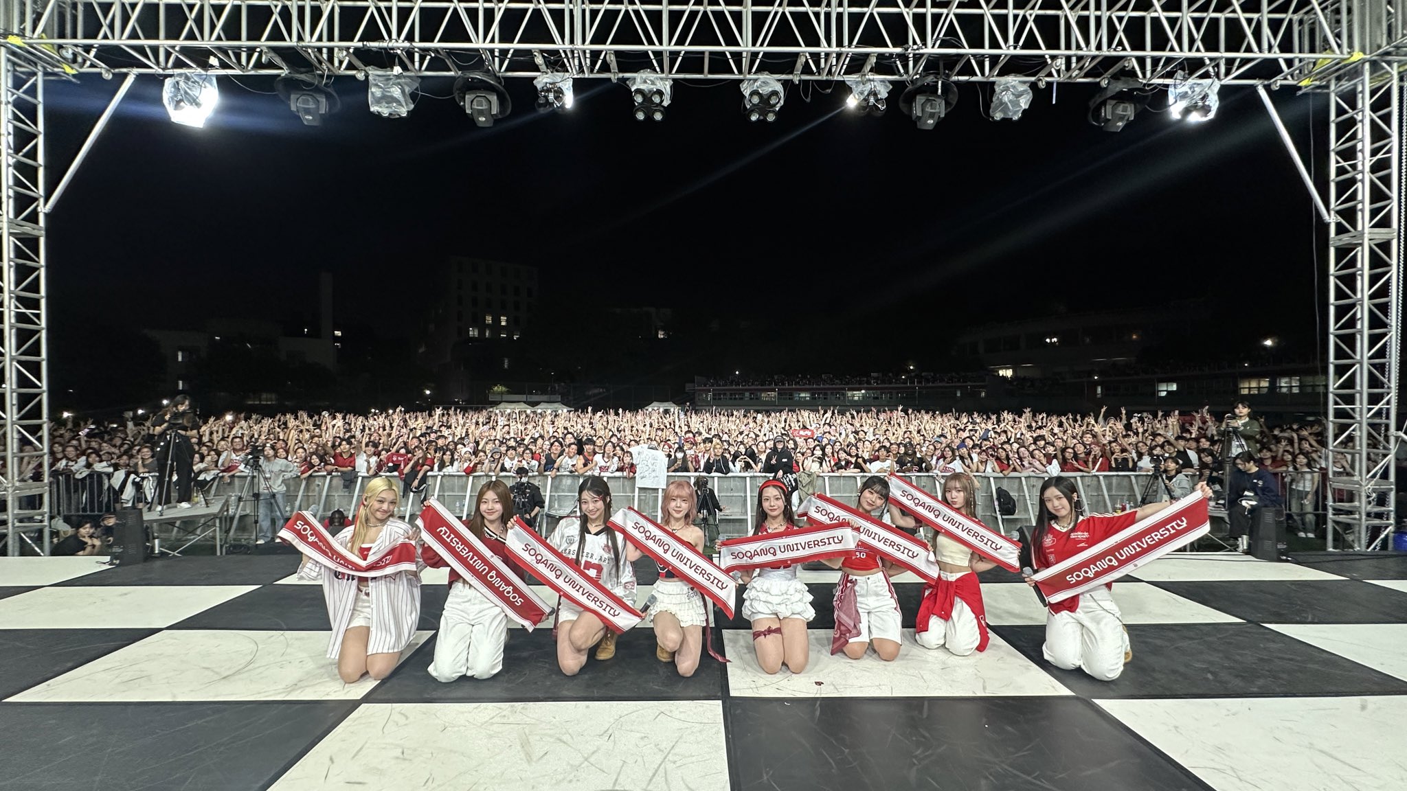 GYeqPbfbEAA0ht-?format=jpg&name=large