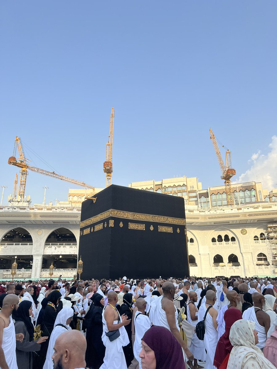 a4kar4sy's tweet photo. اللهم صل على محمد وعلى آل محمد، كما صليت على إبراهيم، وعلى آل إبراهيم، إنك حميد مجيد، اللهم بارك على محمد، وعلى آل محمد كما باركت على إبراهيم، وعلى آل إبراهيم إنك حميد مجيد 🤍 #جمعة_مباركة #الجمعه https://t.co/X2J2MhVJsV