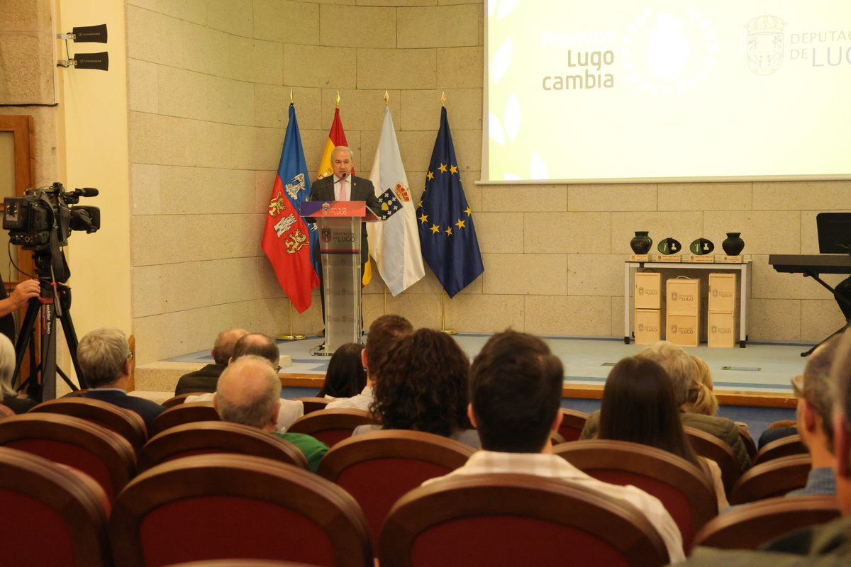 depulugo's tweet photo. 🏆O Presidente  destaca a “calidade e variedade” das iniciativas turísticas distinguidas pola @depulugo 

🗣️José Tomé presidiu este venres o acto de entrega dos Premios á Excelencia de Turismo e Gastronomía da provincia de #Lugo

Consulta os premiados👉https://t.co/4vhSbkVPmI https://t.co/TRmwJe38eS