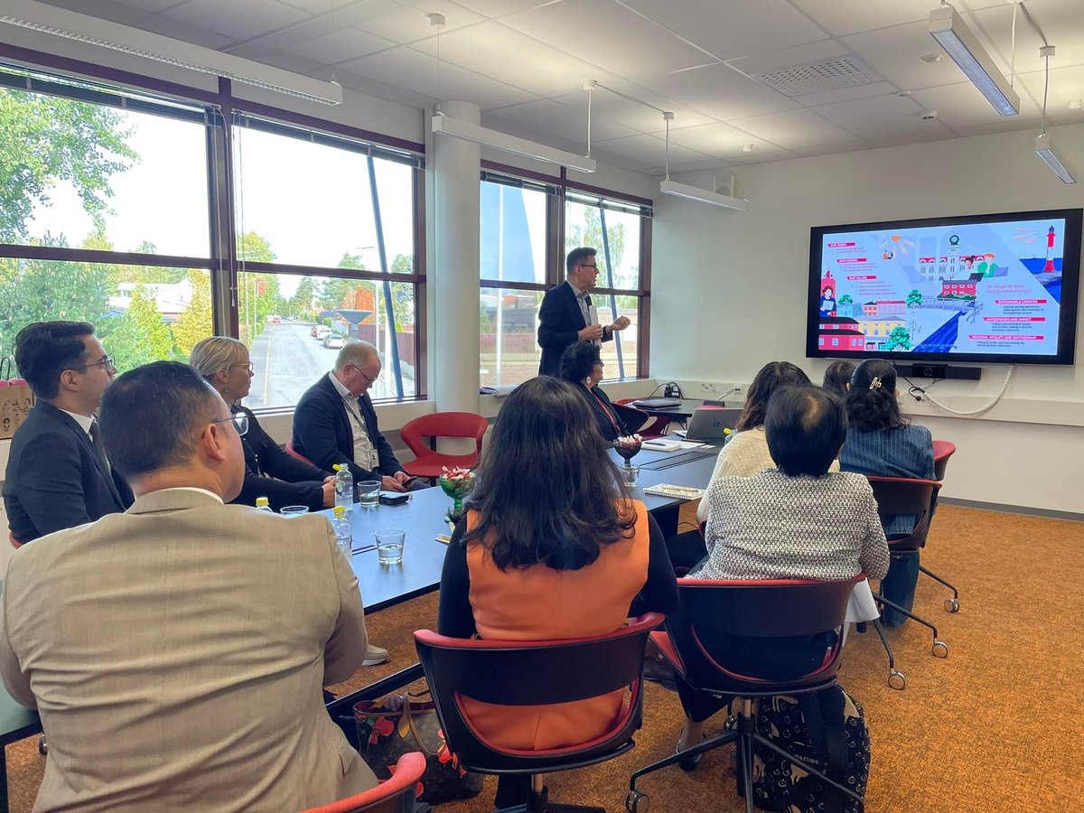 ThaiEmb_Fin's tweet photo. ASEAN Ambassadors in Kokkola.#ASEANinKokkola  
Another ASEAN team's experience in a remarkable part of Finland where advanced education, industries as well as healthcare tech &amp; solutions are met. We look forward to future cooperation. @centriaamk @KewatecAluBoat @HUR @hycamite https://t.co/JwbYSBd417