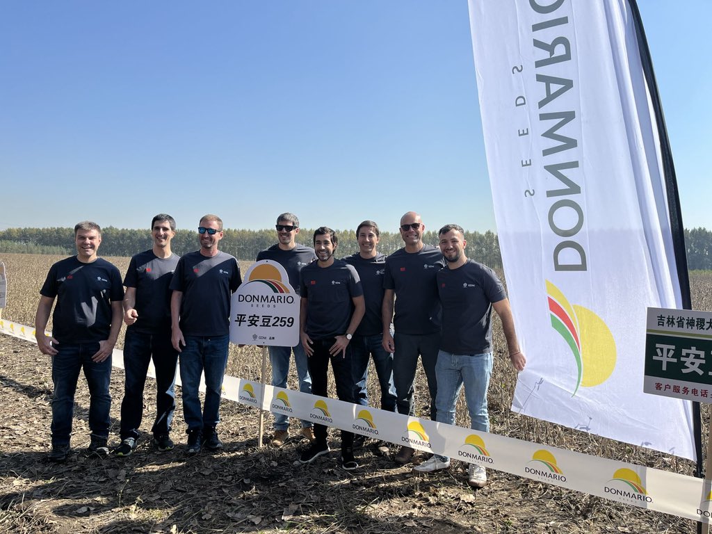 _ibartolome's tweet photo. De chacabuco al mundo, genetica sin fronteras! 🇦🇷 🌎 🇨🇳 🧬 
Visitando productores, multiplicadores y distribuidores de Jilin, China que confian en nosotros! 💪🏻 GRACIAS 🙏🏼!! https://t.co/Q65CaAIidI