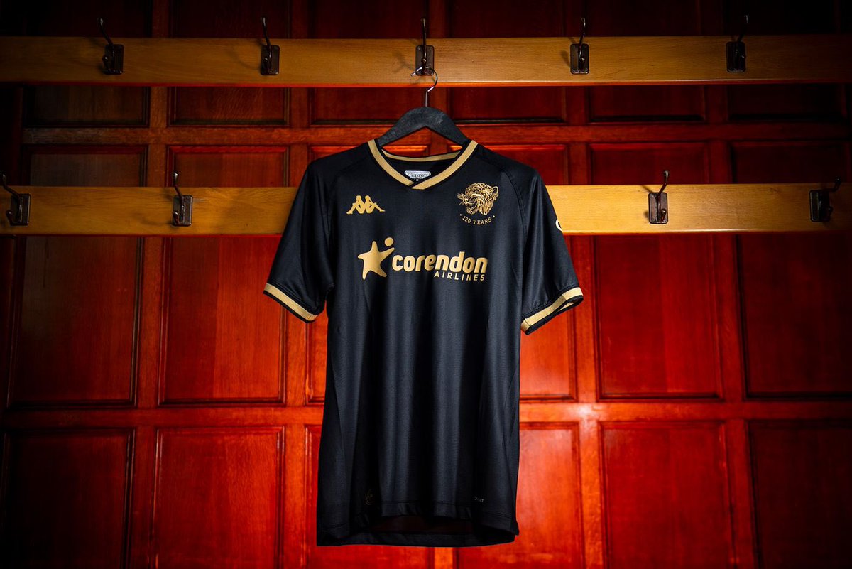 secondtierpod's tweet photo. Hull’s 120th anniversary kit really is a beauty 😍😍 https://t.co/CKLNTqHjJa