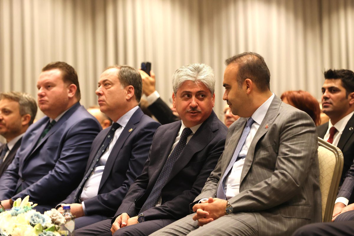 Sanayi ve Teknoloji Bakanımız Sn. Mehmet Fatih Kacır’ın katılımlarıyla Sakarya’mızda gerçekleştirilen MOYSAD Mobilya Sektör Zirvesi ve Arama Konferansı açılış programına katıldık.