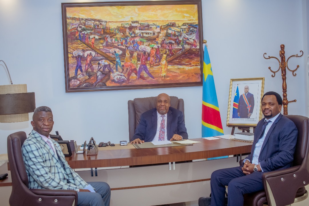roger_bobelhabi's tweet photo. L'#Infatigable #Sif #UNC Lualaba @ChristianMasud_ , accompagné de son adjoint Sylvain Kazule,a été reçu par l'#Excellence @molendosakombi, Ministre des Hydrocarbures. Leur rencontre visait à faire un point sur les actions promises à l’Interfédération de l’UNC Lualaba. https://t.co/NmkfLDHeDV