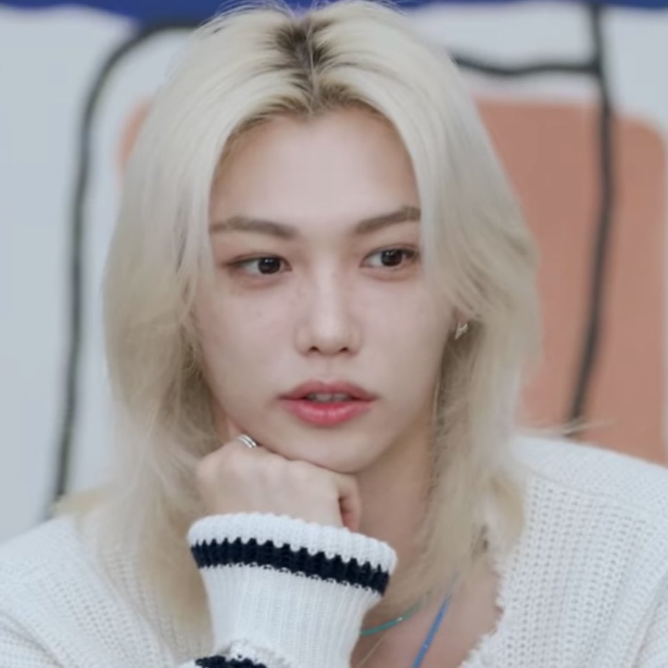 915bbok's tweet photo. Felix you are so pretty…… https://t.co/R6OfnP2Q7i
