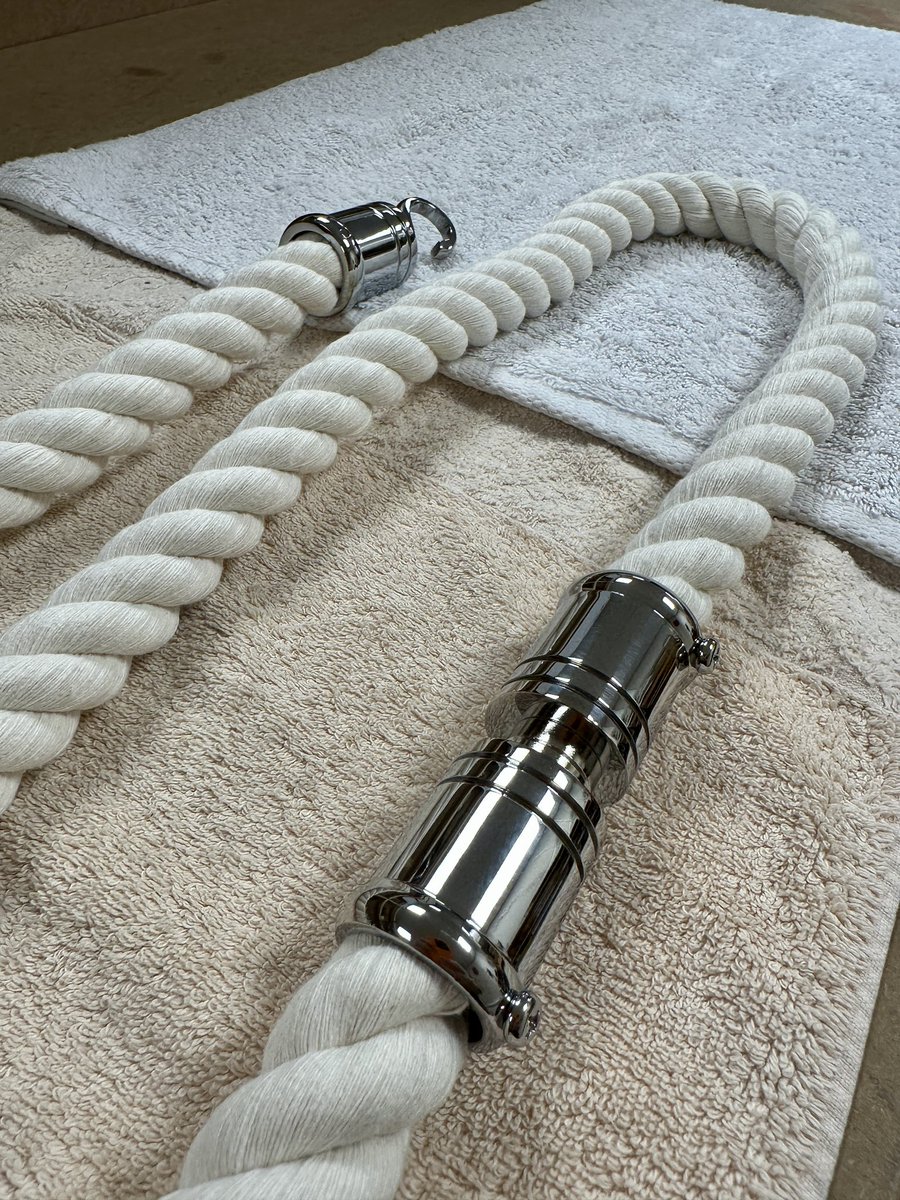 MainEventcouk's tweet photo. Today one of our jobs is making a magnetic centre-break rope Ecru unbleached cotton with Chrome fittings, Ideal if there is a fire and need to break through a closed off area. #ropebarriers #queuemanagement #barriers #ropes https://t.co/3eaEfJDeq3