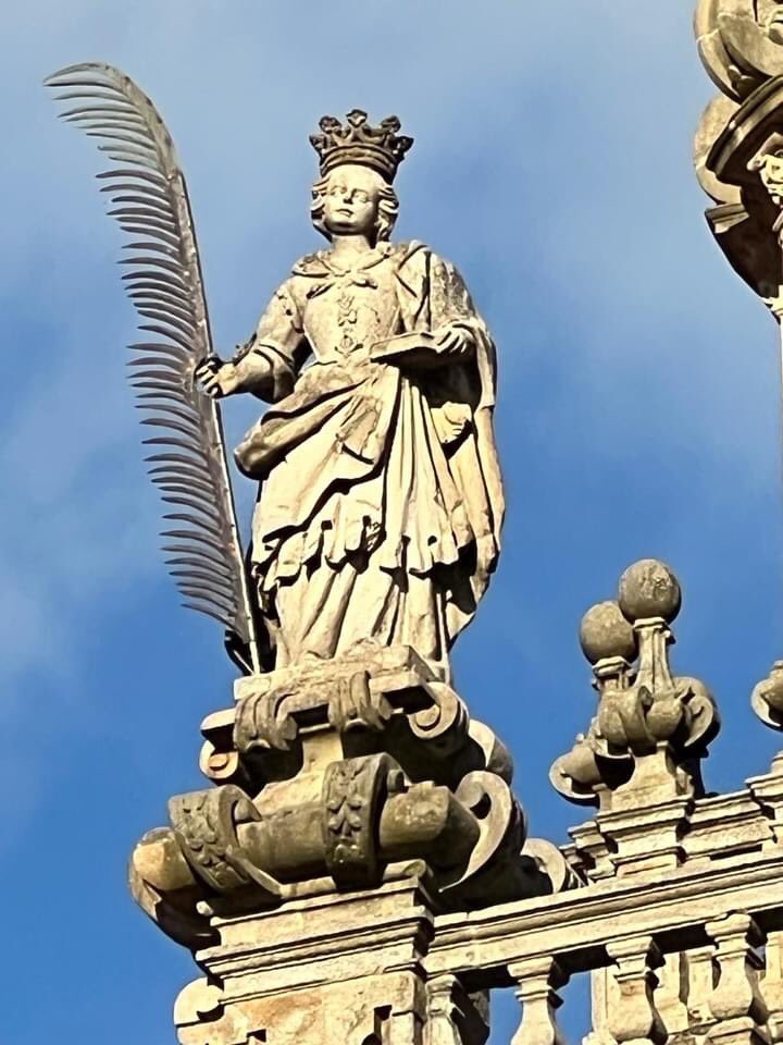 Virage8's tweet photo. C’est avec une météo capricieuse que nos membres font leurs adieux au Portugal, direction Saint Jacques de Compostelle qu’ils atteindront sous un beau soleil : parfait pour visiter ces lieux chargés d’histoire !
#passion #plaisir #partage #thisisvirage8 #capsud
📸 @Virage8 https://t.co/SpLjVOOwpN