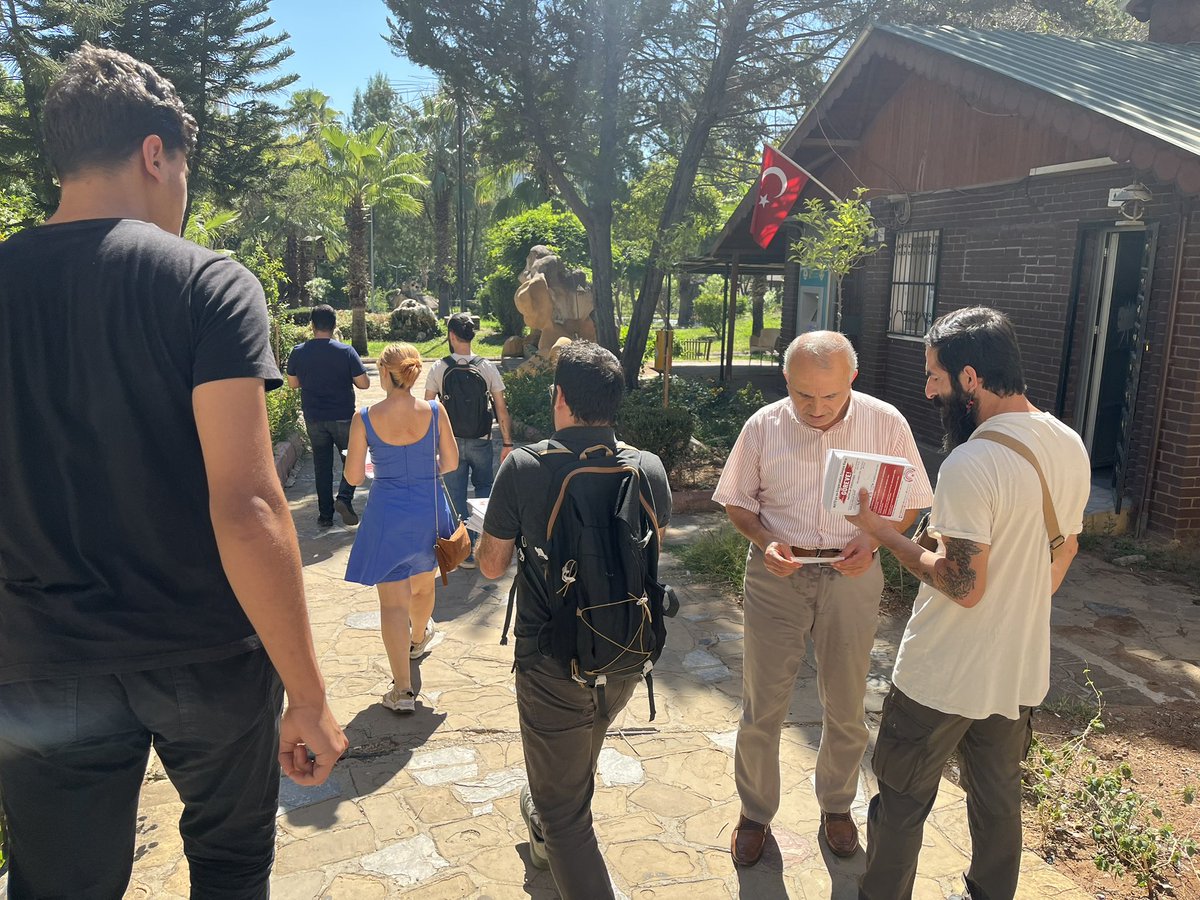 TKPAdana's tweet photo. Ülkemizde işgalci istemiyoruz; silahınızı, tarikatlarınızı, işbirlikçi siyasetçilerinizi alıp defolun diyen tüm yurtsever yurttaşlarımızı çağırıyoruz.

Yarın saat 15.00’te Uğur Mumcu Meydanı'nda buluşalım. #göreve https://t.co/InsbAEBuH8