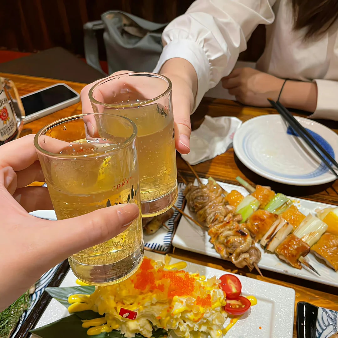 On the road of life, there are always some people who are difficult to get together, but the distance between hearts has never been far away.
I understand that there are family troubles and pressures in life. I still believe that we will continue towards a better life. 🥰