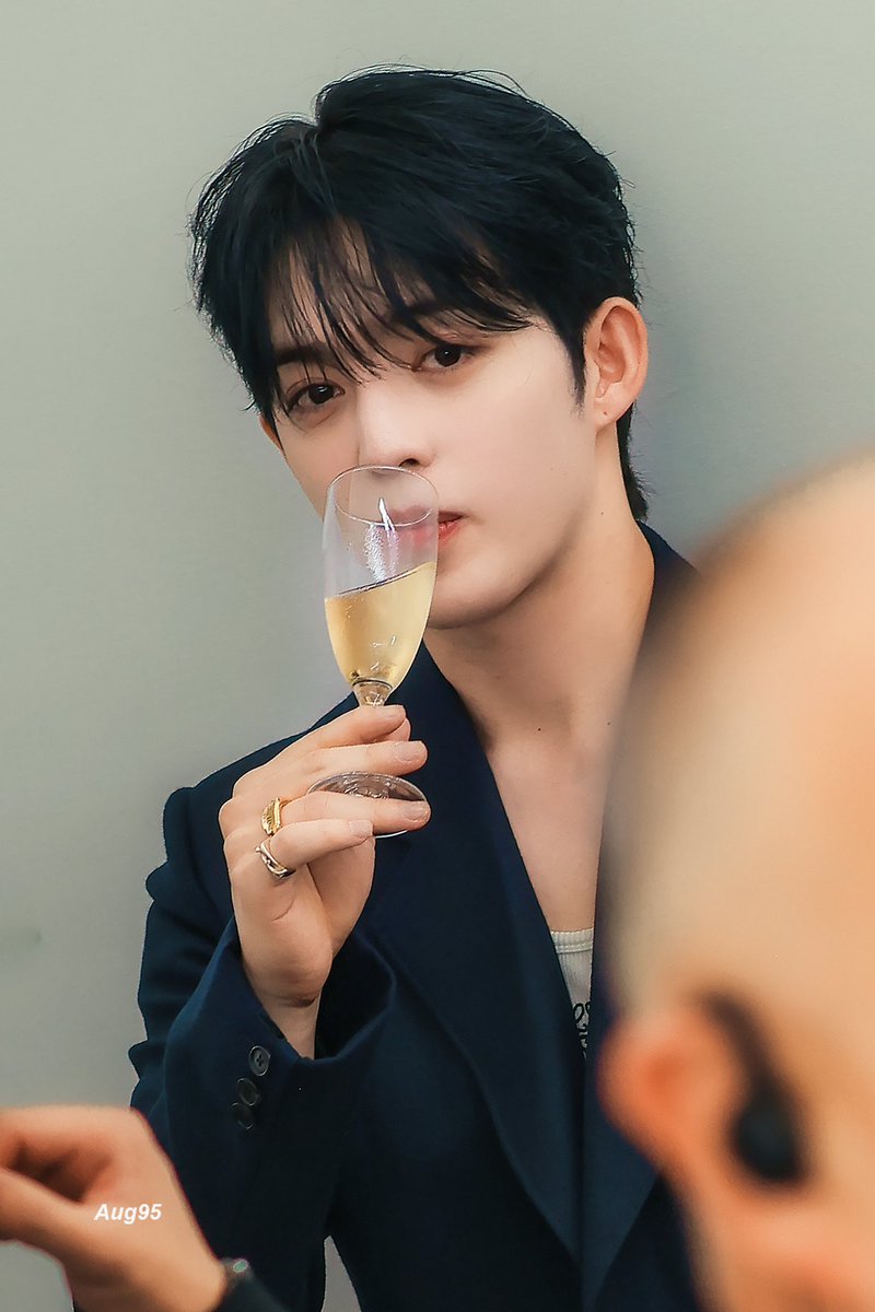 19950808_aug's tweet photo. 240927 LOEWE FASHION SHOW

#세븐틴 #SEVENTEEN 
#최승철 #승철 #에스쿱스
#SCOUPSxLoeweSS25 
#ParisFashionWeek #LoeweSS25 
@pledis_17 @LoeweOfficial https://t.co/0sANstdeiR