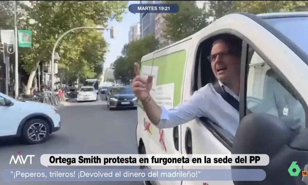 ModernoSer's tweet image. Son una copia barata de Ruiz-Mateos