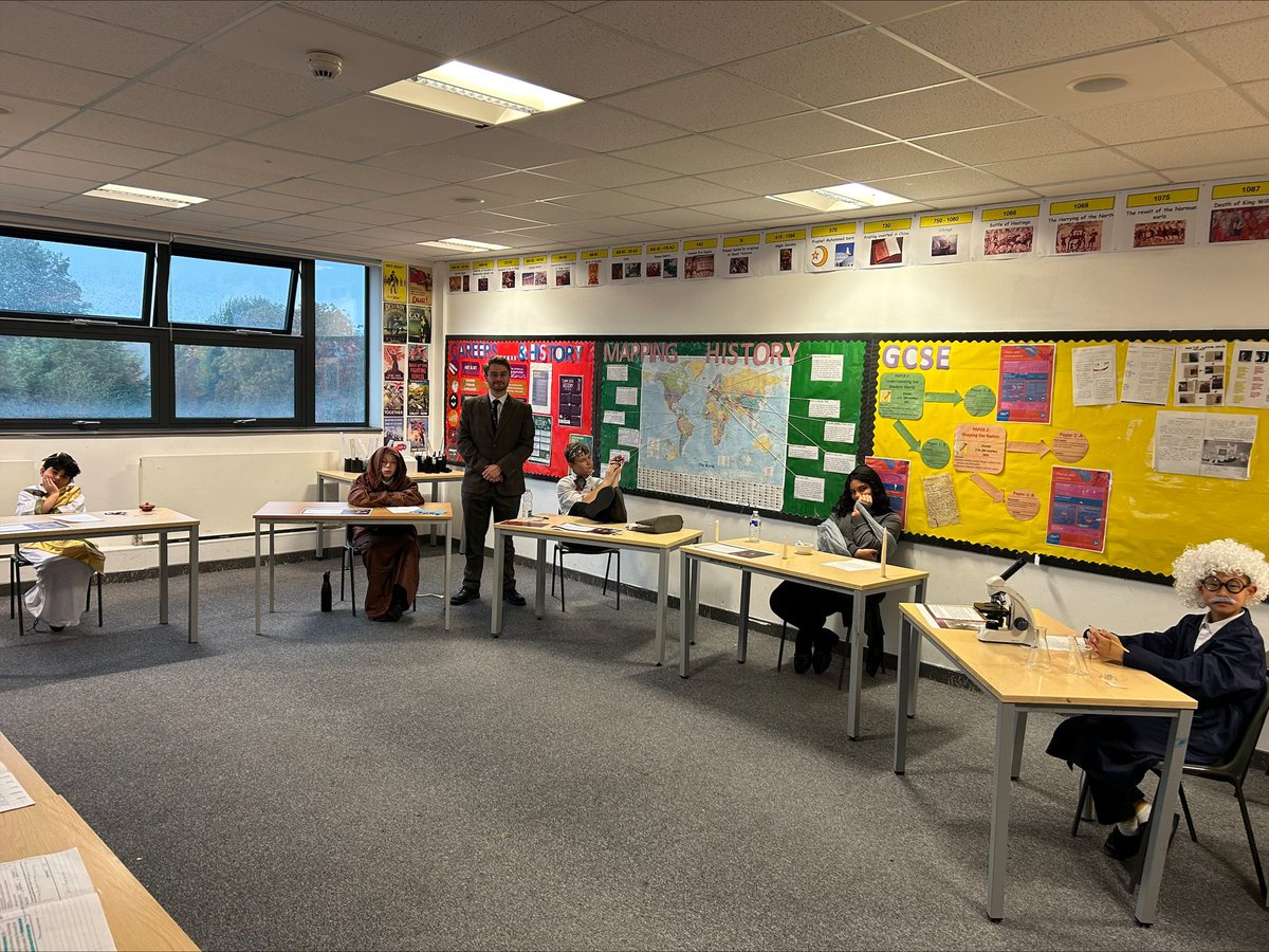 HarborneAcademy's tweet photo. A great performance from some of our year 8 students at our open evening last night! 
Medicine through time. https://t.co/dJtlhAInIQ