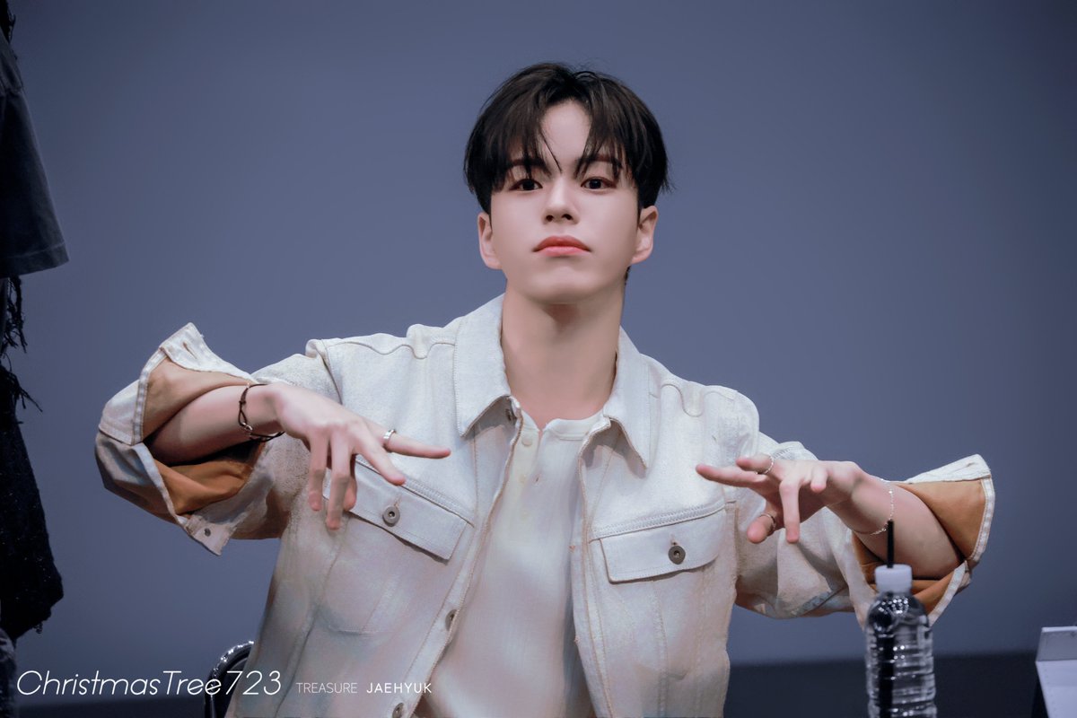 Christmas_t723's tweet photo. 240927 플로리스
#윤재혁 #YOONJAEHYUK #ジェヒョク
#트레저 #TREASURE https://t.co/AzsjOX1O4B