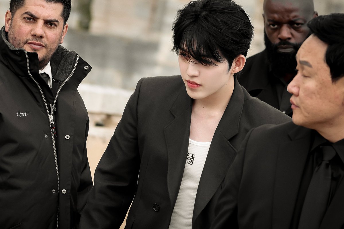 OptUScoups's tweet photo. 240927

ㅁㅊ

#SCOUPSxLoeweSS25 
#ParisFashionWeek #LoeweSS25 

#에스쿱스 #SCOUPS
#승철 #최승철 
#세븐틴  #SEVENTEEN  
@pledis_17 https://t.co/jmvOCoCmbb