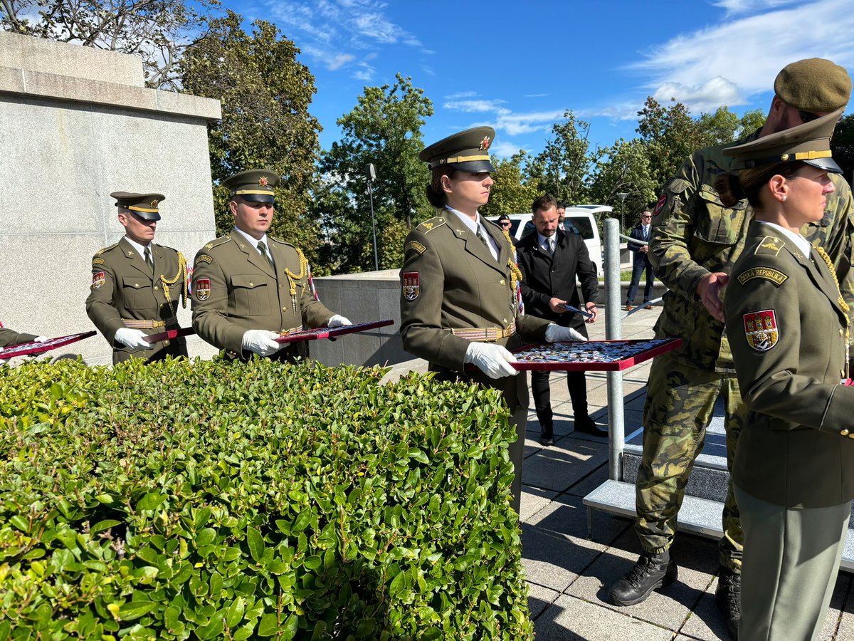 Grateful to #Czech soldiers serving in #Lithuania as part of #NATO's eFP under German leadership.🇨🇿🤝🇱🇹 Your bravery strengthens our collective security. #Czechia’s commitment to NATO’s Eastern flank is a true testament to shared responsibility. Thank you! #StrongerTogether