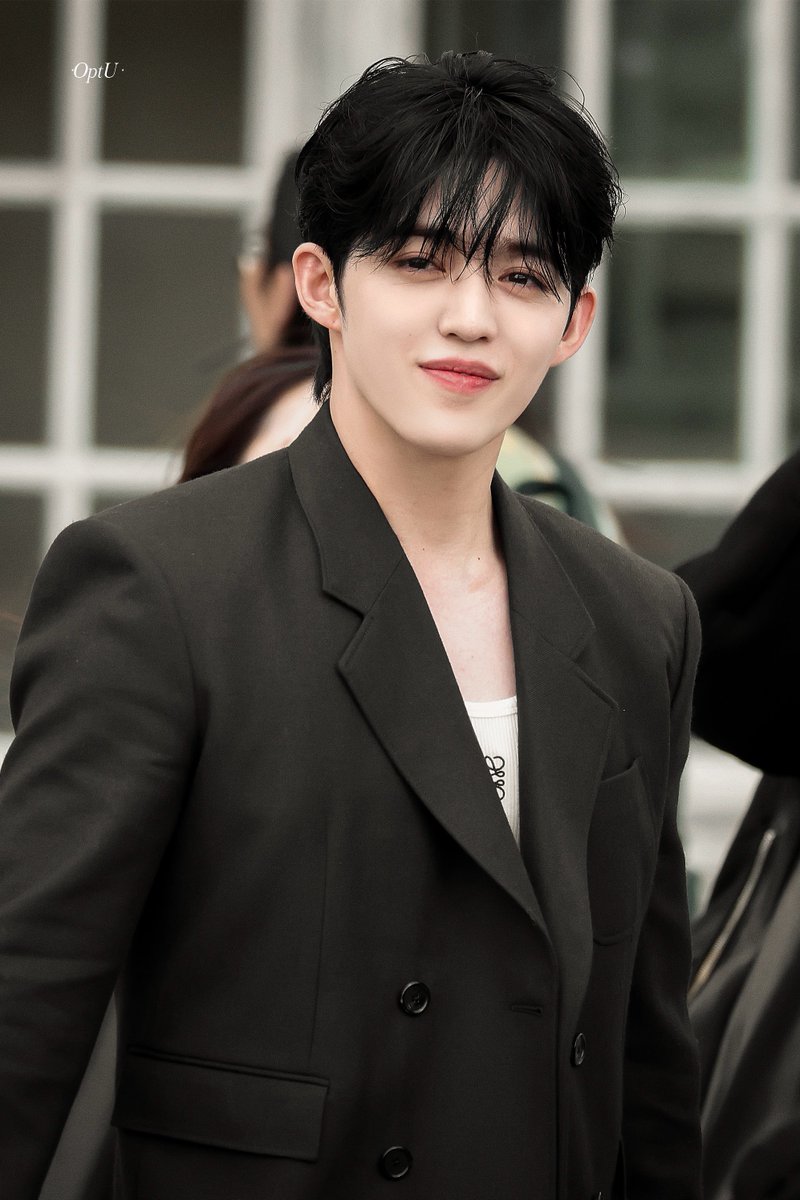 OptUScoups's tweet photo. 240927

ㅁㅊ

#SCOUPSxLoeweSS25 
#ParisFashionWeek #LoeweSS25 

#에스쿱스 #SCOUPS
#승철 #최승철 
#세븐틴  #SEVENTEEN  
@pledis_17 https://t.co/jmvOCoCmbb