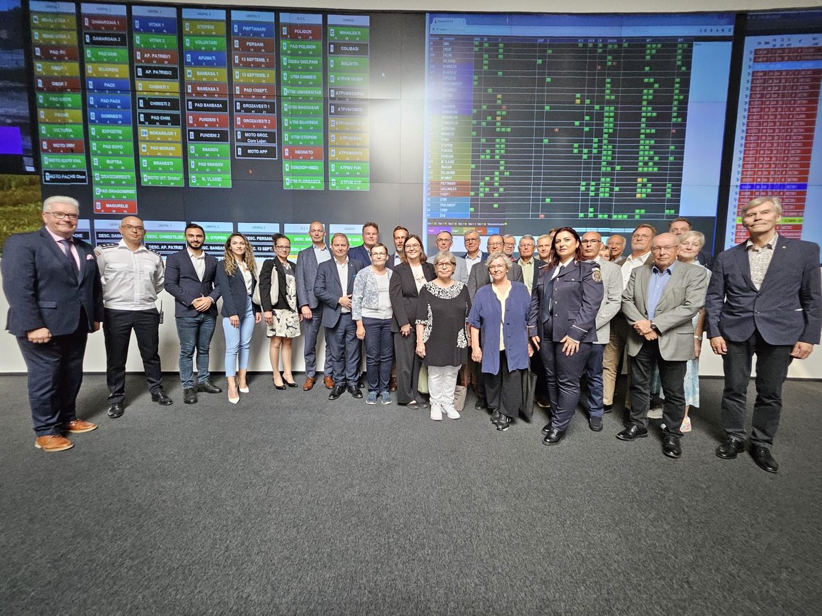 Uudenmaan ⁦<a href="/MPKurssit/">Valtakunnalliset maanpuolustuskurssit</a>⁩ Täydennyskoulutusmatka Bukarestissa.
Upea aamupäivä Suomen suurlähettilään Leena Liukkosen residenssissä 🇫🇮
Iltapäivällä tutustuminen Bukarestin hätäkeskuksen ja poliisin toimintaan.
Paljon yhtenevyyttä toimintaan Suomessa. #yhdessä #turvallisuus 🤝