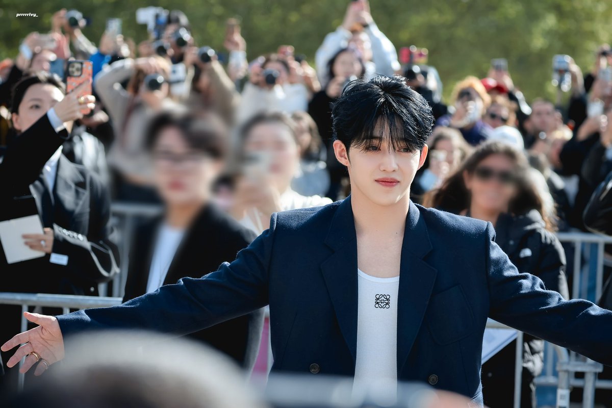 privity08081004's tweet photo. 240927 LOEWESS25 HD

#에스쿱스  #SCOUPS 
#승철 #최승철  #エスクプス
#SEVENTEEN #세븐틴 
@pledis_17

#SCOUPSxLoeweSS25 
#ParisFashionWeek #LoeweSS25
@LoeweOfficial https://t.co/gztZTkLSfU