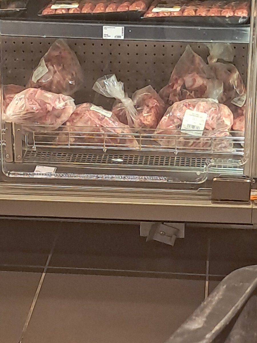 lesego_petlele's tweet image. First it was hardbody nou ke marapo @WOOLWORTHS_SA is coming for everyone.