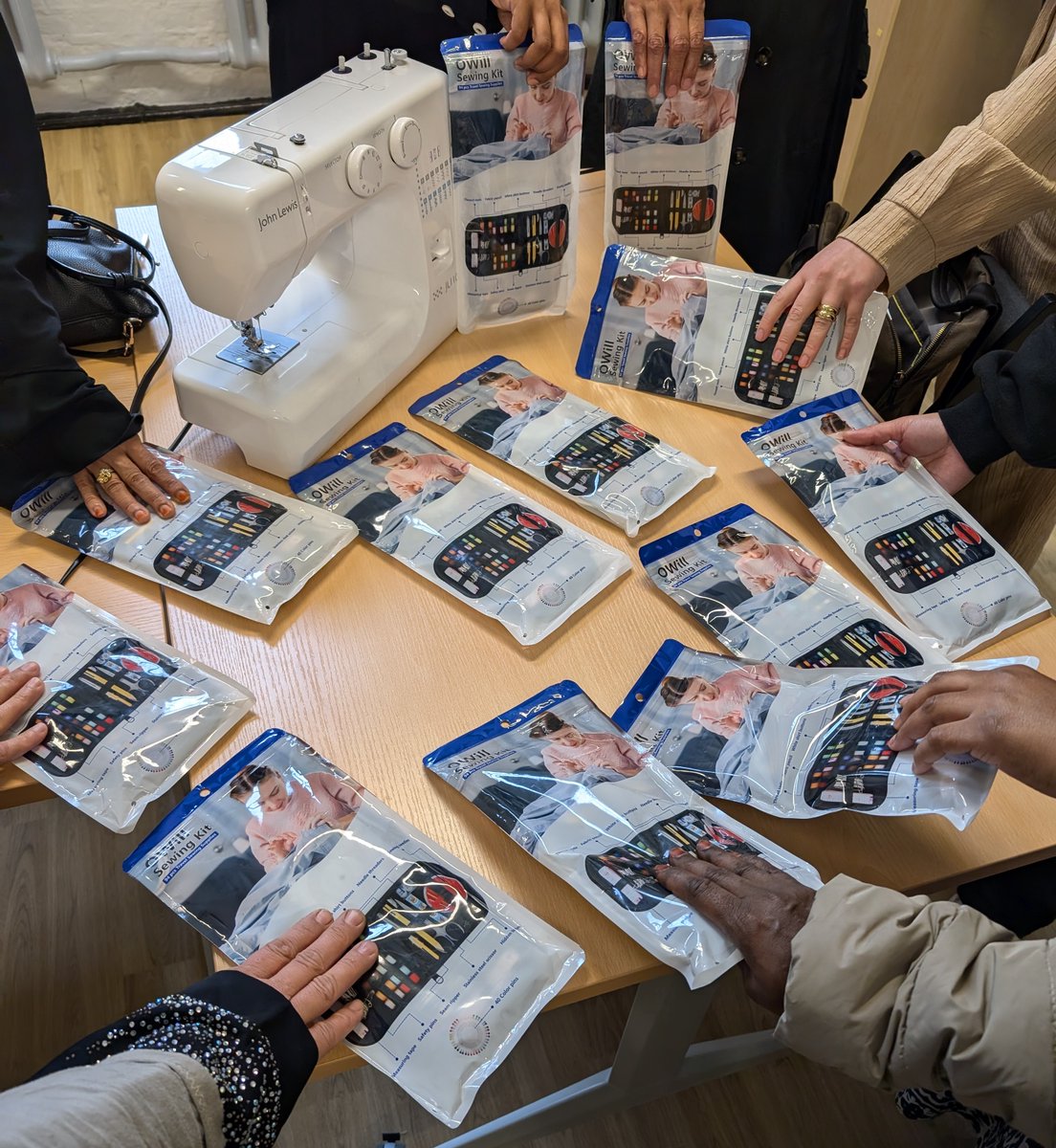 KundakalaOrg's tweet photo. So delighted to commence our first Make and Mend programme in partnership with @WMCollege. As always we have a full house! #kundakala #ethnicminoritywomen #makeandmend #alterationsandupcycle #microbusinesses #kundakalacollective #employabilitysupport #enterprisesupport https://t.co/6RrexybPlo