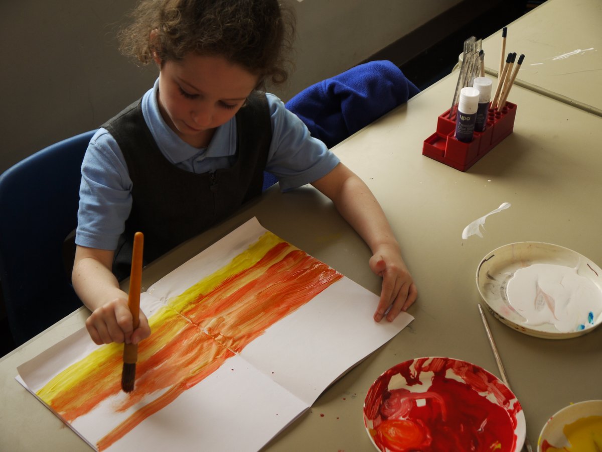 AppleySaintsCE's tweet photo. #ABASY2 spent time painting some skylines yesterday, inspired by silhouette artists. They did a great job with the backdrop! #ABASArt @appley_b @FriendsPrimary https://t.co/RFMPqE8v9B