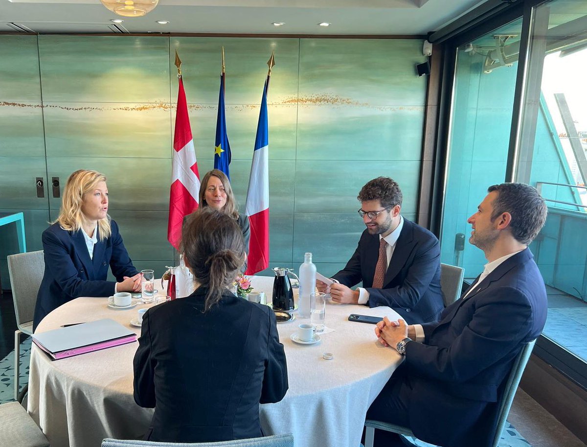 f_lesache's tweet photo. Ce matin le @medef rejoint l’alliance 🇪🇺sur les biosolutions portée par le patronat danois et qui rassemble 11 pays. Un engagement tenu à la suite de notre déplacement à Copenhague et la traduction de notre diplomatie économique au service de nos entreprises. @FranceChimie 🇫🇷🇩🇰 https://t.co/m3IGBT8g37