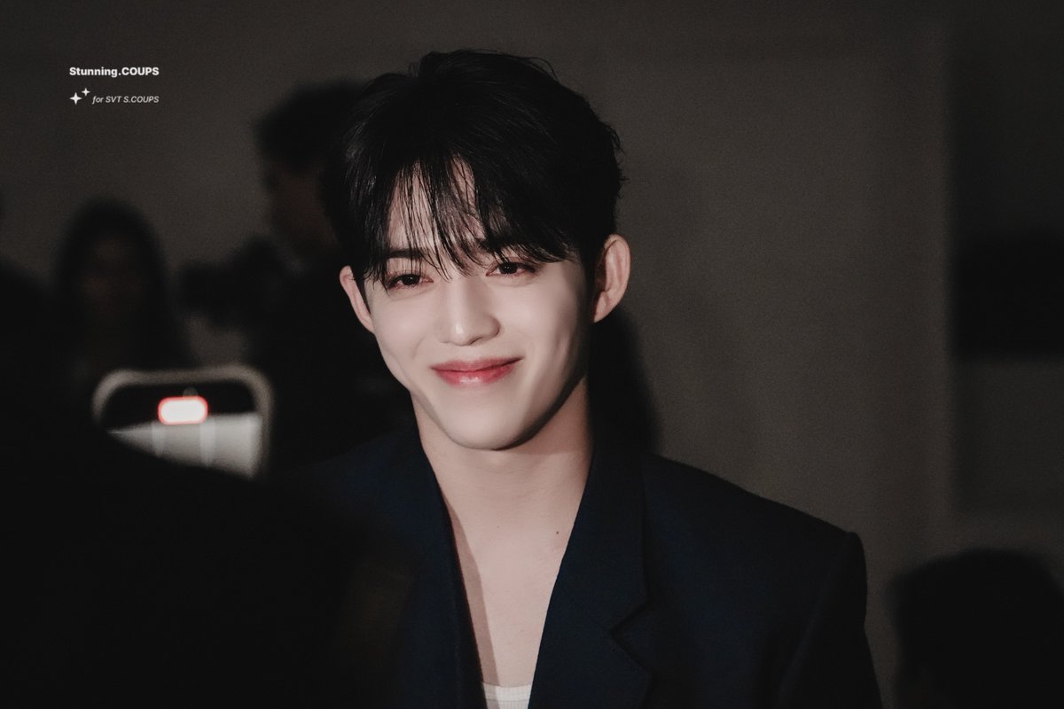 Stunning_COUPS's tweet photo. 240927 LOEWE

🫶🏻🫶🏻🫶🏻

#SCOUPSxLoeweSS25
#ParisFashionWeek #LoeweSS25
#에스쿱스 #SCOUPS 
#승철 #최승철 
#세븐틴 #SEVENTEEN
@pledis_17 @LoeweOfficial https://t.co/G01FZB4Wy3