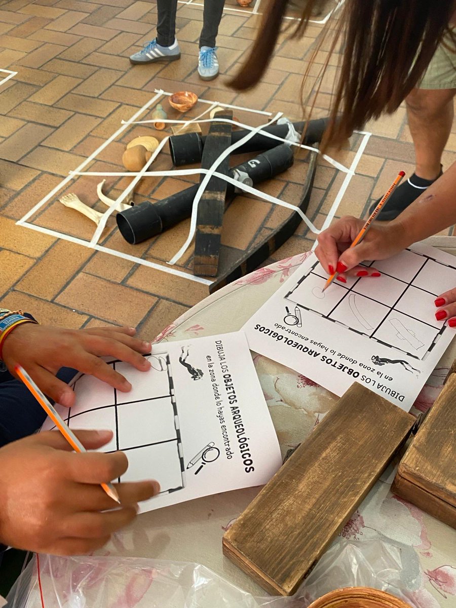 IAPHpatrimonio's tweet photo. El Centro de Arqueología Subacuática del @IAPHpatrimonio @CulturaAnd lleva hoy al hogar del pensionista de Barbate (Cádiz) el taller “Sumérgete en la arqueología subacuática” organizado en el marco del programa #CiencialFresquito https://t.co/0kDBIxcqgM