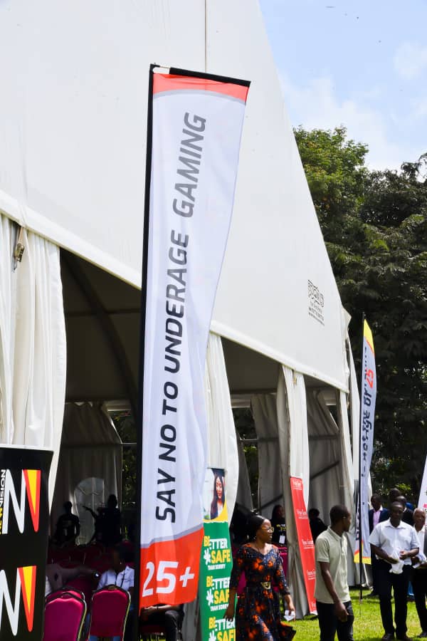 UgandaMediaCent's tweet image. .@BarbaraKaija reveals that 1.9% of first-year students and 2.1% of continuing students admitted to losing their tuition and upkeep money to betting and gambling, affecting both male and female students | #ELPLaunch | #EmergingLeadersProgram