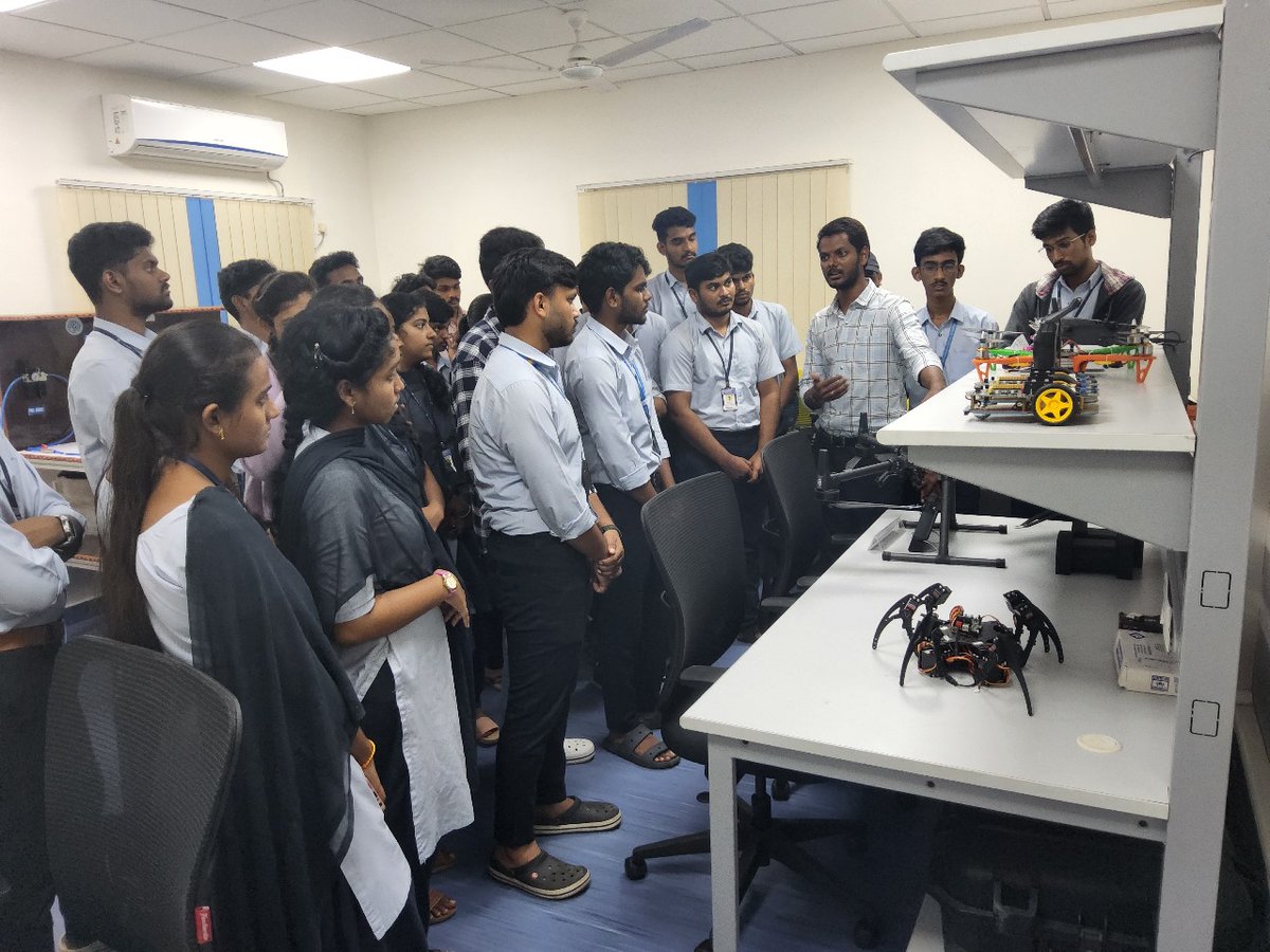 STPI_KALPATARU's tweet photo. STPI #KALPATARU_COE organised an industrial visit for the 3rd-year students of Vignan Engineering College, Visakhapatnam. During the visit, they were briefed about the CoE offerings and showcased the Industry4.0 lab facilities. @arvindtw @stpiindia #STPICoEs #STPIINDIA #STPINEXT https://t.co/AoSy63i0dh