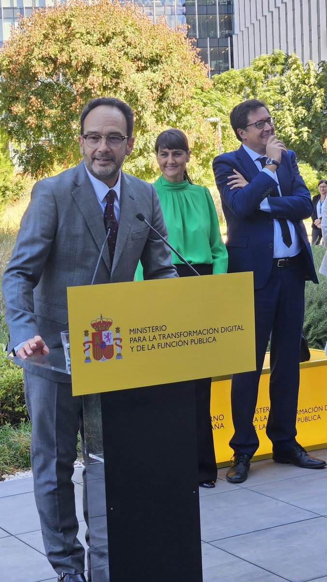 AsocDigitales's tweet photo. Hoy hemos asistido a la toma de posesión de los nuevos secretarios de Estado de @mintradigital 

Muchos éxitos a @mariagv y Antonio Hernando en esta nueva etapa. https://t.co/FN7Py7s9Az