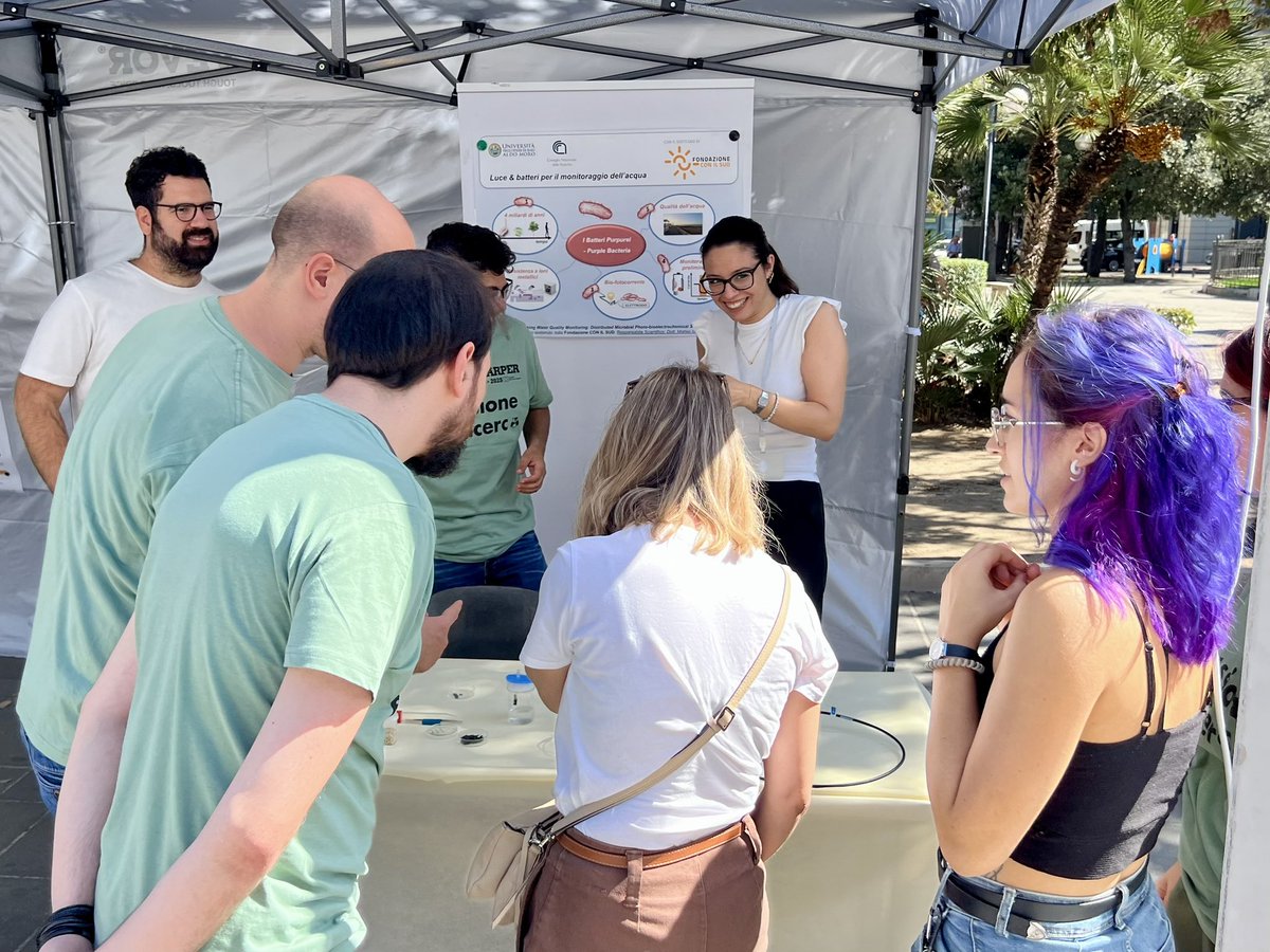 We had a lot of fun at the #ERN24 🥼🧪<a href="/ern_apulia/">Ern Apulia Notte europea dei Ricercatori in Puglia</a> #sharpernight showing microbial #bioelectrochemistry ⚡️ <a href="/matteucci_rosa/">Rosa Maria Matteucci</a> <a href="/DarioChem/">Dario Lacalamita</a> <a href="/PierluigiLasala/">Pierluigi Lasala</a> <a href="/JeffbioEchem/">Jefferson Franco</a> <a href="/unibait/">Uniba.it Aldo Moro</a> <a href="/ConilSud/">Fondazione CON IL SUD</a>