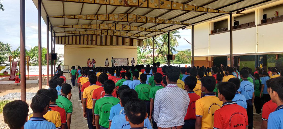 Sathyamangalam7's tweet photo. Swachhata Hi Seva Cleanliness Pledge At St.Joseph School #SwachhataHiSeva2024
#Swachhatameinjanbaagidhari
#Safaimitrasurakshashivirs
#Swachhatalakshitekayi
#Humanchain
#Pledge
#SourceSegregationawareness https://t.co/PCyyJrXkNw