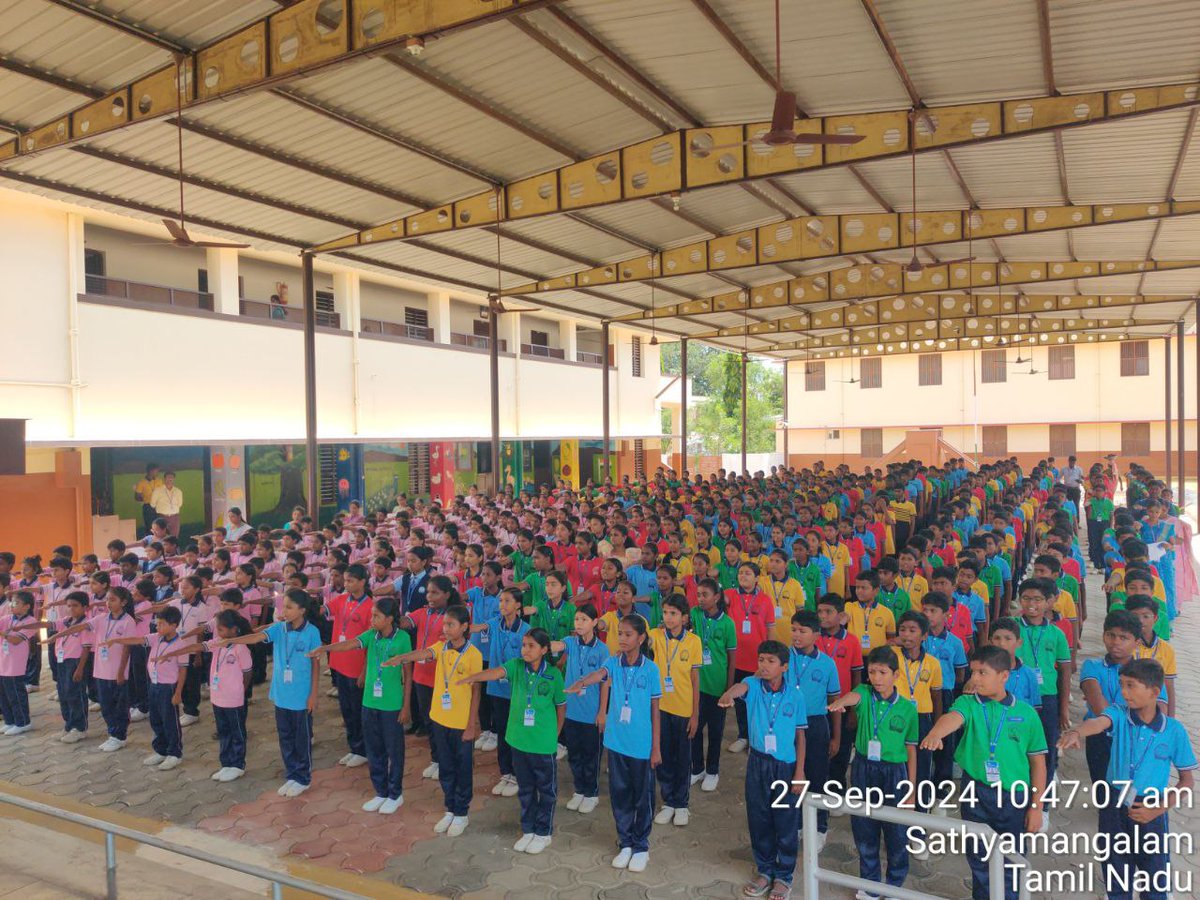 Sathyamangalam7's tweet photo. Swachhata Hi Seva Cleanliness Pledge At St.Joseph School #SwachhataHiSeva2024
#Swachhatameinjanbaagidhari
#Safaimitrasurakshashivirs
#Swachhatalakshitekayi
#Humanchain
#Pledge
#SourceSegregationawareness https://t.co/PCyyJrXkNw