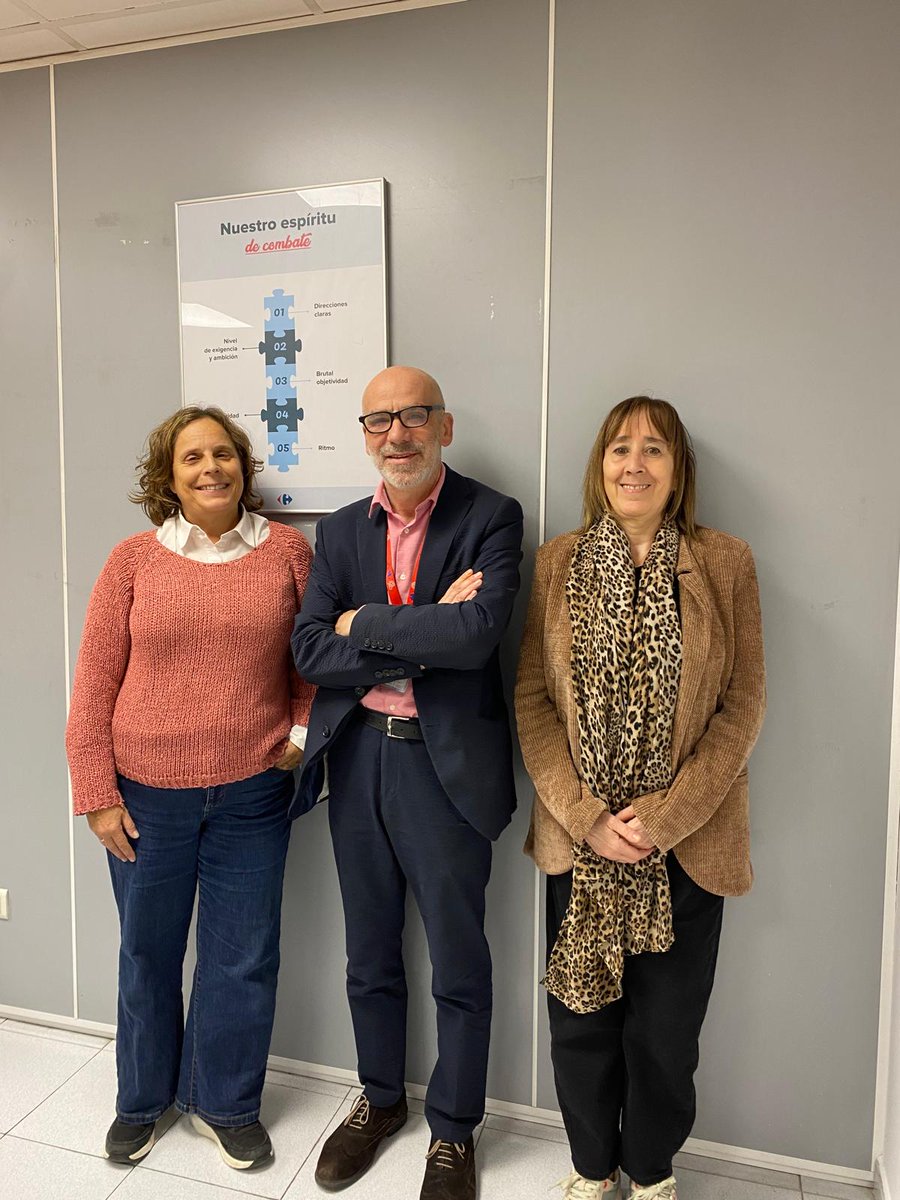 ALCER_Navarra's tweet photo. Encuentro con Antonio López Gómez, Director del Hipermercado  @CarrefourES  para tratar temas como las distintas subvenciones destinadas a entidades sociales y la donación de premios para el concurso escolar digital que estamos organizando.

#Alcer #Carrefour #ERC #Solidaridad https://t.co/OvI58w1KFQ