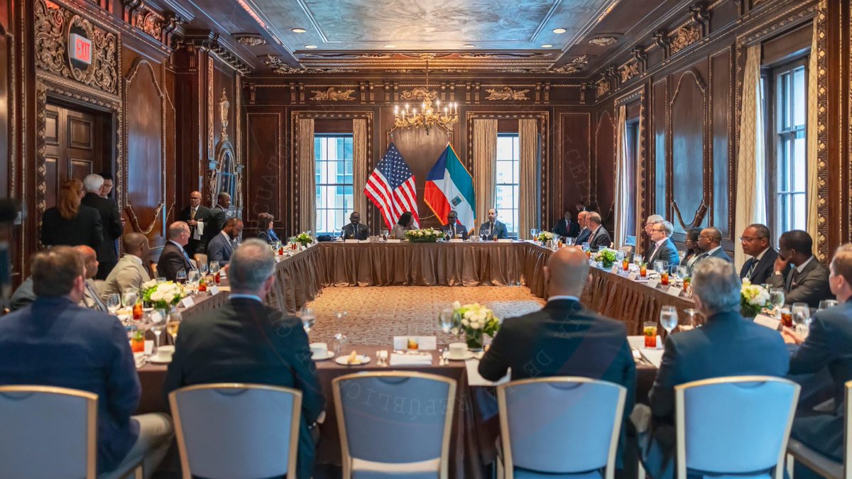 OndoCrisantos's tweet photo. Las empresas #Chevron, #Marathon oil, #Kosmos Energy, #Panoro y otras en coordinacion con la #Camara de Comercio de United States 🇺🇸 expresan ante S. E @teonguema su disponibilidad de seguir trabajando en 🇬🇶 gracias a las facilitates y la disponibilidad del gobierno. https://t.co/fq3AE5qKAz