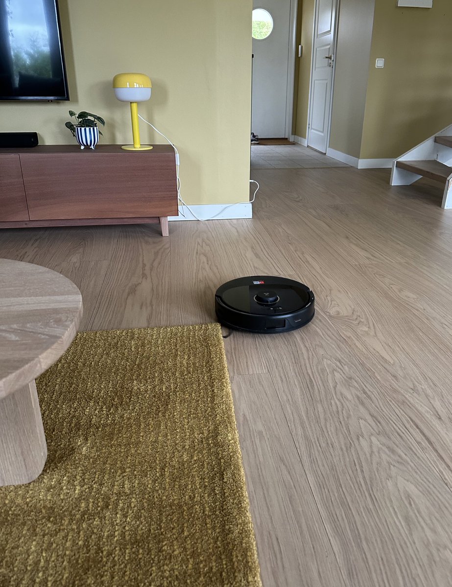 FlaCebs's tweet photo. nunca imaginé que parte de mi felicidad me la fuera a dar un robot y un lavavajillas 🙏🏻 llegar a casa cada día y encontrar el piso impecable me da VIDA, recomiendo para todos esos que tengan dudas, aguante la tecnología aguante todo 😂 https://t.co/qGh58sGv2G