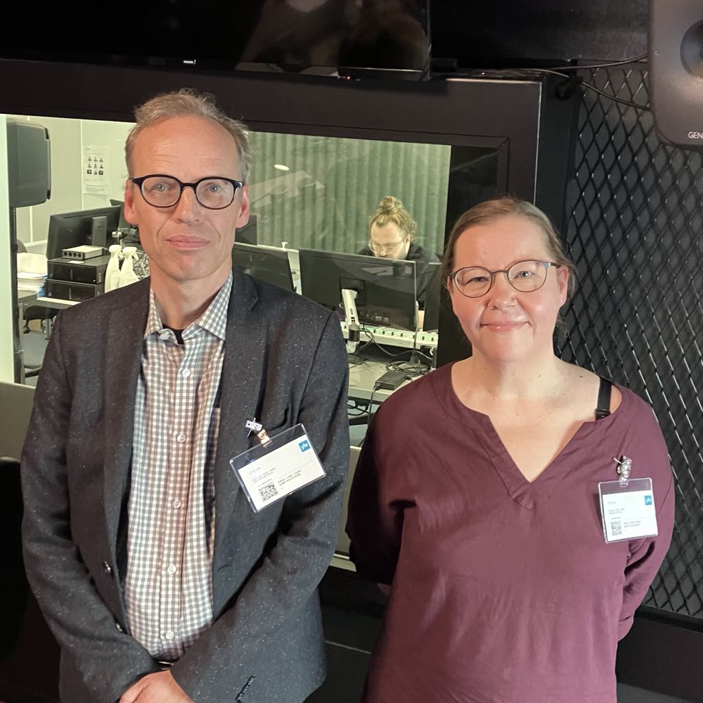 horisontti_yle1's tweet photo. Elämää eletään ilon kautta, eikä suruun ole syytä jäädä kiinni, vai mitä? Ei, vaan surun merkitys tulee osata ottaa vakavasti väittävät surututkija @MariPulkkinen &amp; uskonnonfilosofian prof. Sami Pihlström @HelsinkiTheol. @yleradio1 su klo 15 + Yle Areena👉 https://t.co/xA7QXxq5CC https://t.co/KKDayVlruC