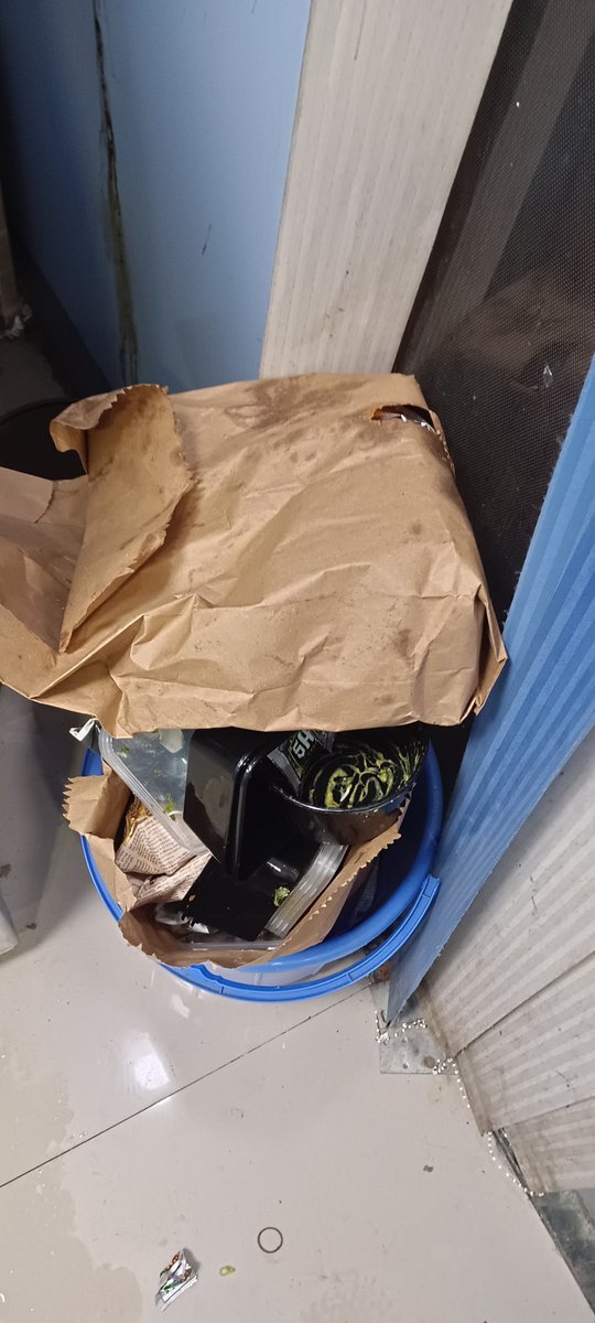 Jayeshjn05's tweet photo. Dear @BankofIndia_IN is your mulund west branch with branch code 0069 don't have cleanness in your ATM room, there are 2 -3 dustbin whenever I go I see full of dust in that room . Please make your branch ATM room clean so customers can come. Today I'm gone and it smells very hard https://t.co/c3hLtpDeG1