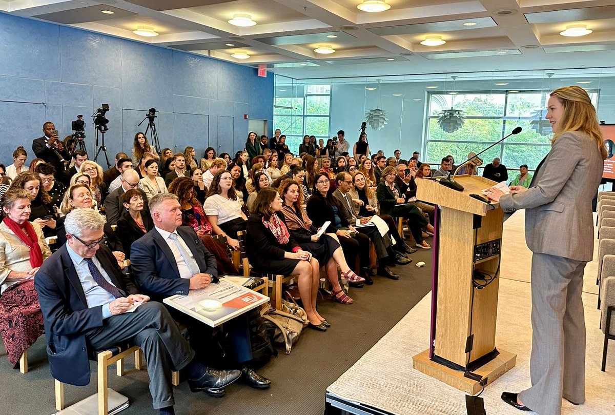 IOMchief's tweet photo. Empathy, vision, and innovation drive leaders in migration toward inclusive solutions for the people they serve.
At the #ClimateMobilitySummit, we agreed that forward-looking migration governance & putting people first is key to making migration human, inclusive and safe. #UNGA https://t.co/Z9hApM68v5