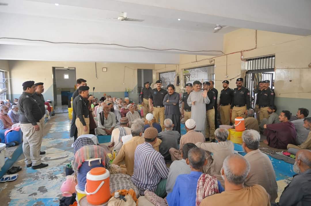 HajiAliHassanZ's tweet photo. Today, I made a surprise visit to Central Jail Karachi. I inspected various facilities, including the juvenile and women's prisons, the kitchen, and the hospital, and discussed issues with inmates. Our goal is to transform prisons into reform centres, ensuring that prisoners receive proper facilities, hygiene, and skill development. I plan to visit all prisons in Sindh, and steps are being taken to install solar systems in these facilities.