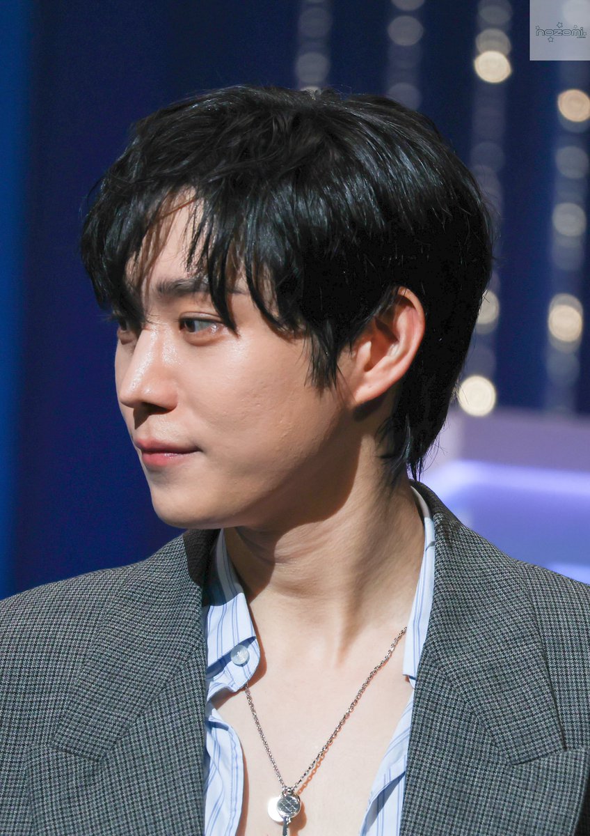 geonganghaseyo's tweet photo. ハートやらなんやらのポージングよりも一番しんでしまった、、質感、、、、

#김영대 #kimyoungdae #キムヨンデ https://t.co/YtsKSeEQz8