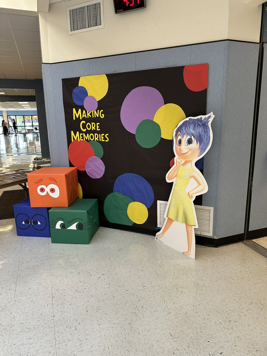 jennystrong92's tweet photo. What anamazing family night at BCE! Inside Out SEL Night was FULL of families, fun, and learning! It was probably our biggest turnout yet! Thank you to @just_add_heart for all of your hard work to make this night happen!! @RoundRockISD @BCE_BlueJays @myam2 https://t.co/XFbJPCxPNI