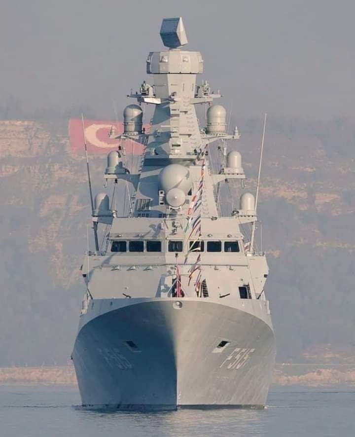Biz yaptık! 🇹🇷🇹🇷
Türk mühendisleri tarafından dizayn edilen ilk Türk fırkateyni olma özelliğini taşıyan
TCG İstanbul - F-515