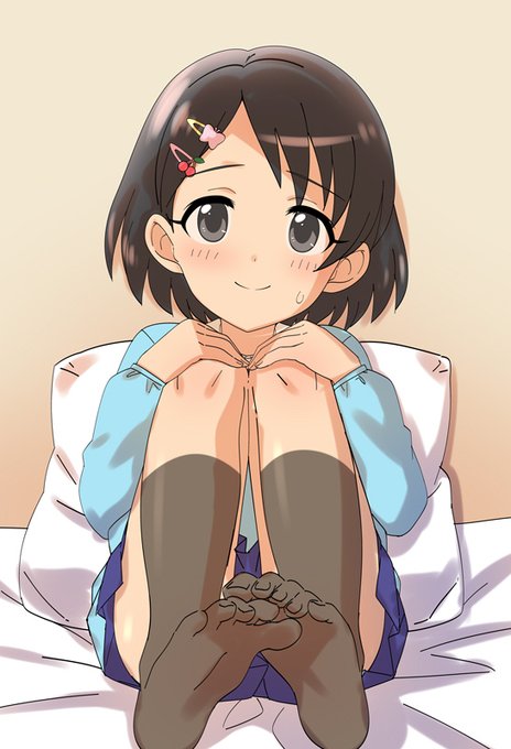 はだしの方がふぇちぃけど靴下履かせた方がメリハリでるので履かせる予定です 