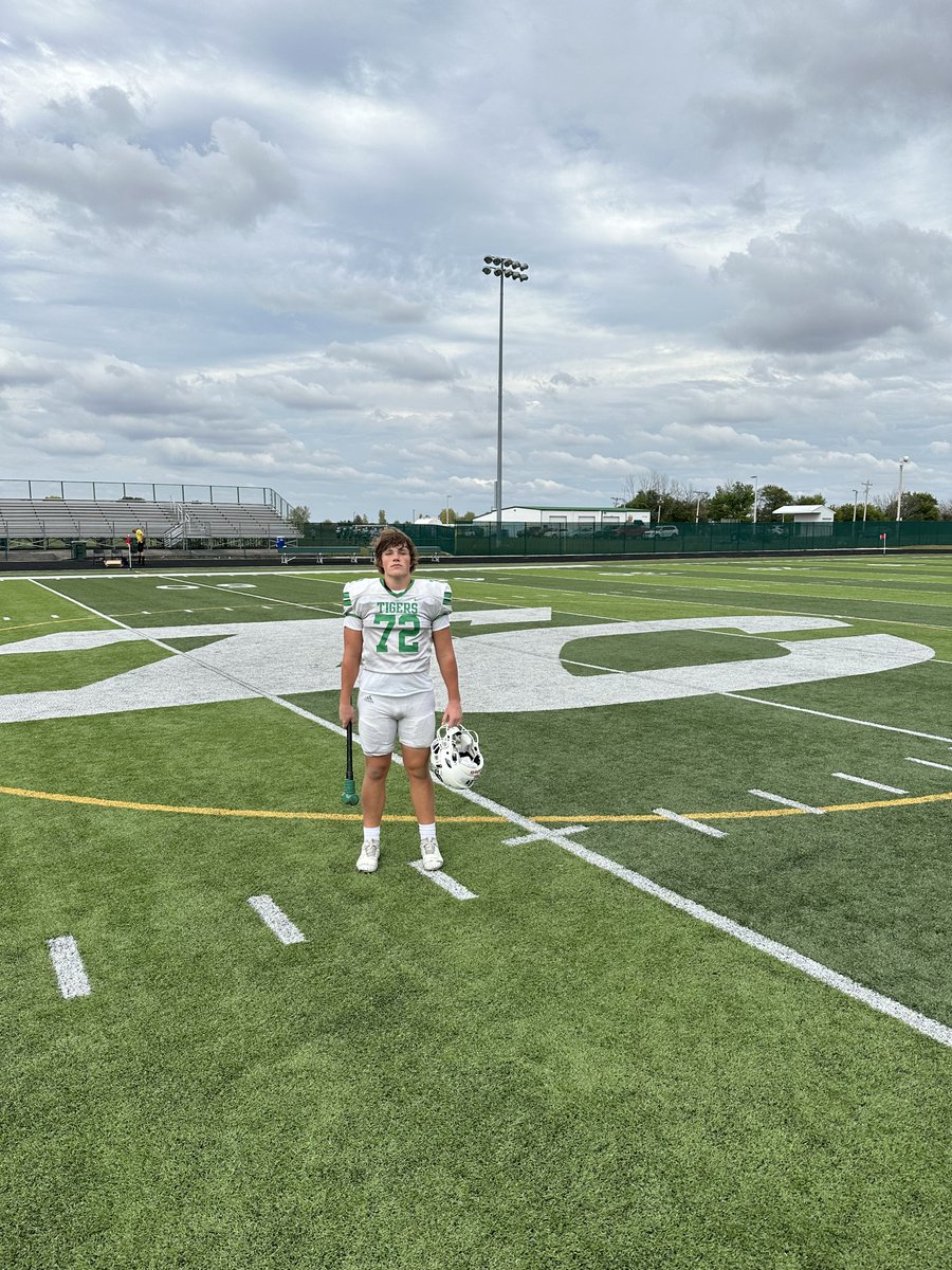 Dallas Clarke is an under-the-radar player on the Tigers football team. Quite, humble and a great teammate. Last week he had 5 tackles, 2 tackles for loss, and a sack in only a half of football. For his efforts, he earned this week's Hammer 🔨 of the week, congrats Dallas!