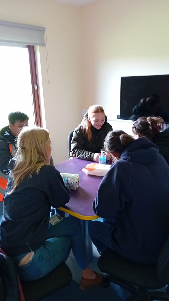 Welcoming our first year Agriculture degree scheme students to the University farm this week🐄💬

Croesawu ein myfyrwyr blwyddyn gyntaf Amaethyddiaeth i fferm y Brifysgol yr wythnos hon. Hyfryd cael treulio amser yn dod i adnabod pawb🐄💬