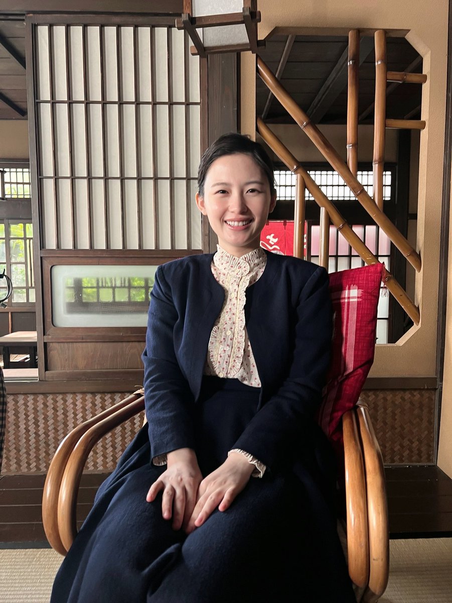 nagihasegawa's tweet photo. 「虎に翼」半年間ありがとうございました！
玉として生きることができたこの1年は
本当に毎日が楽しくて、幸せで、
ずっと続いてほしい！なんて思ってしまうほど
この作品と巡り会えたことは
私の人生にとってかけがえのない宝物です。
“心の中に魔女5を”
この言葉を胸に、これからも気儘に羽を広げ、 https://t.co/LO0MJNHeos