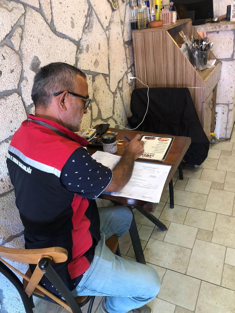 Cesmeilcetarim's tweet photo. #Birimlerimizce haftalık #rutin kontrol ve #denetimlerimize #çeşme nin her #noktasında devam ediyoruz. 🥯 #gıda #balık #tapdk 

#öncetarım #çeşme 🌊

#tarımınyüzyılı #türkiyeyüzyılı 
@TCTarim  @izmirtarim @ibrahimyumakli
@MstafaSahin44 https://t.co/E8bJgQhyvq