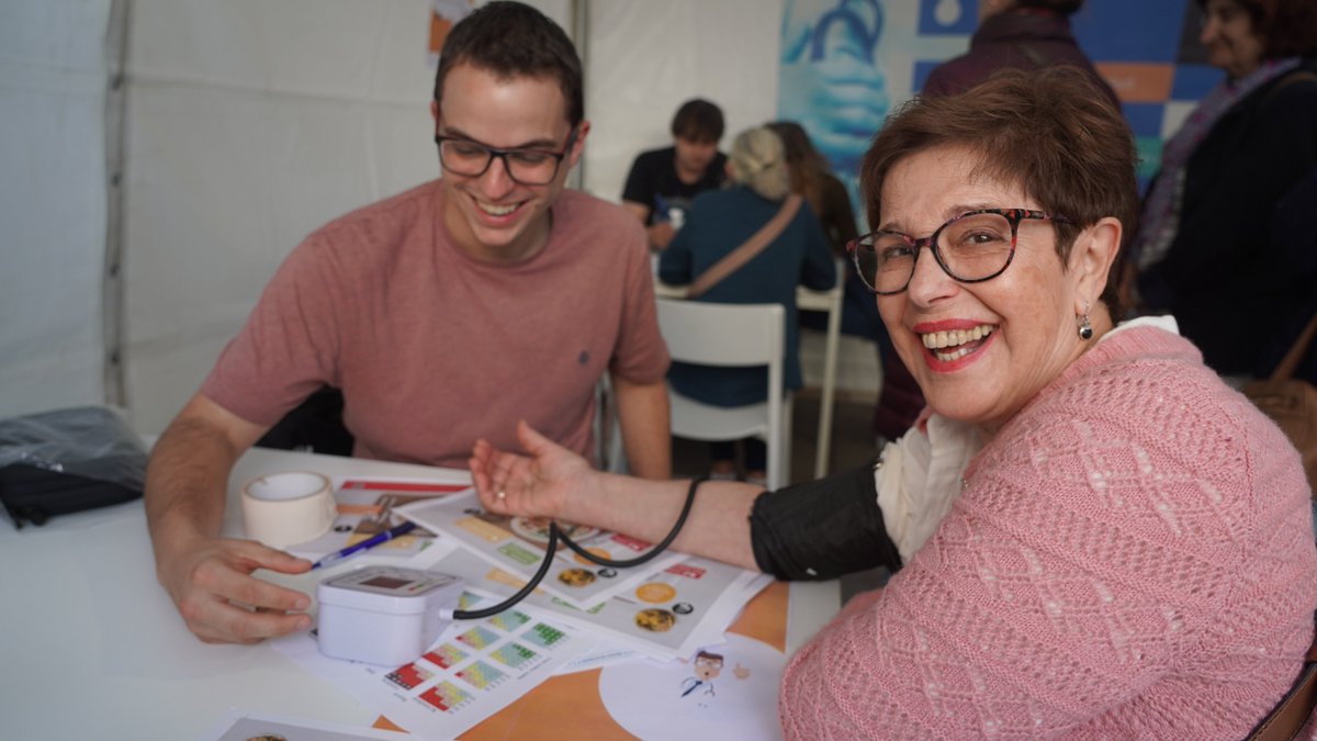 La c/Pelayo acoge la jornada inaugural del nuevo curso de la #EscuelaMunicipaldeSalud

Cientos de ovetenses participan en los talleres de divulgación sanitaria y consultas médicas que se ofrecen hasta las 20h 

🗞️ oviedo.es/noticias
👀Programación tinyurl.com/m5ebtb